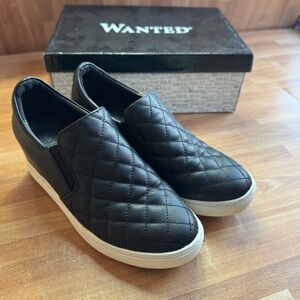 Wanted Bushkill black sneakers.size 8.5, side zip